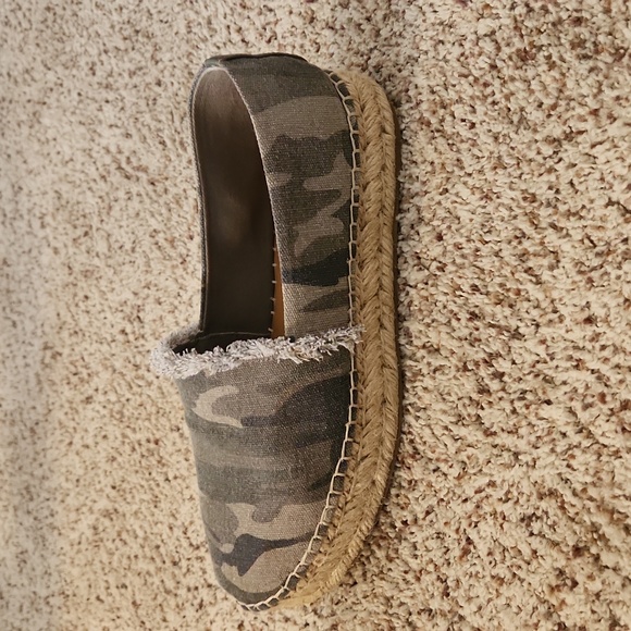 Splendid Women's Lily Slip on Espadrille Flats size 9 Green Camo - Picture 11 of 12